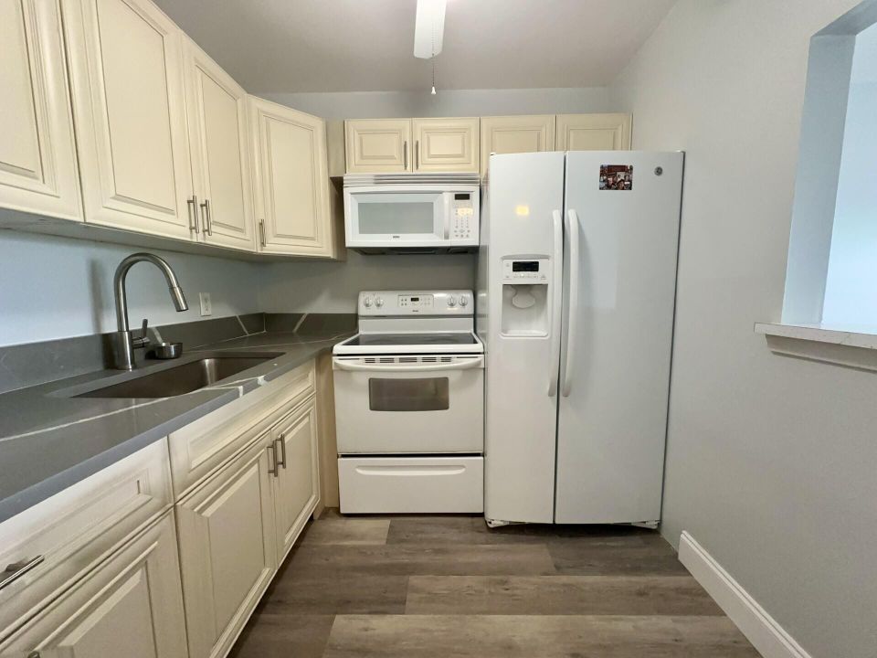 For Rent: $1,450 (1 beds, 1 baths, 570 Square Feet)