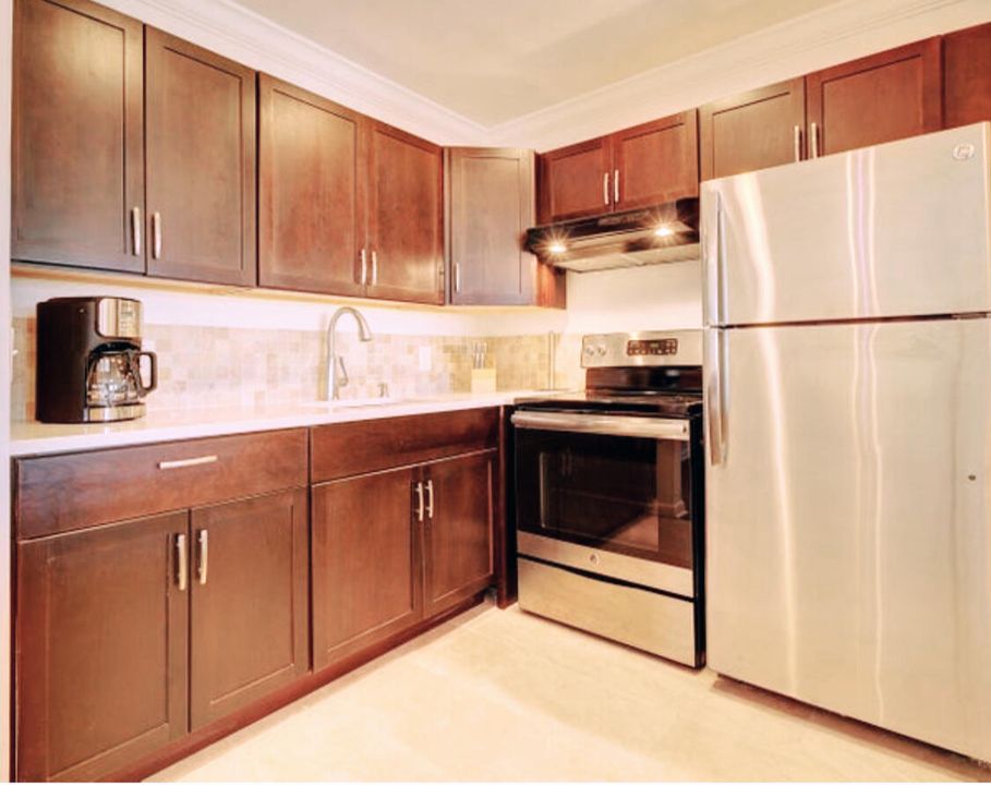 For Sale: $99,500 (1 beds, 1 baths, 615 Square Feet)