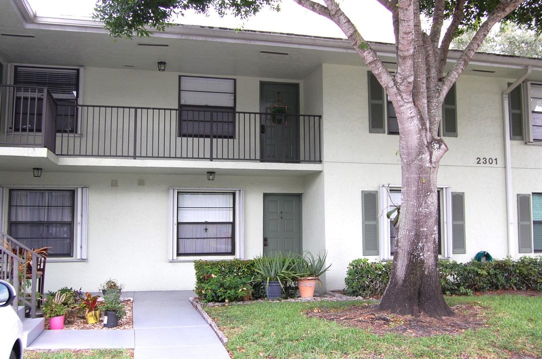 For Sale: $324,900 (2 beds, 2 baths, 1200 Square Feet)