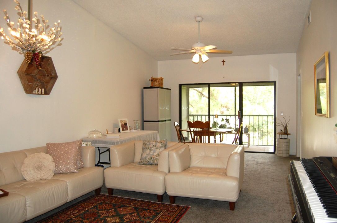 For Sale: $324,900 (2 beds, 2 baths, 1200 Square Feet)