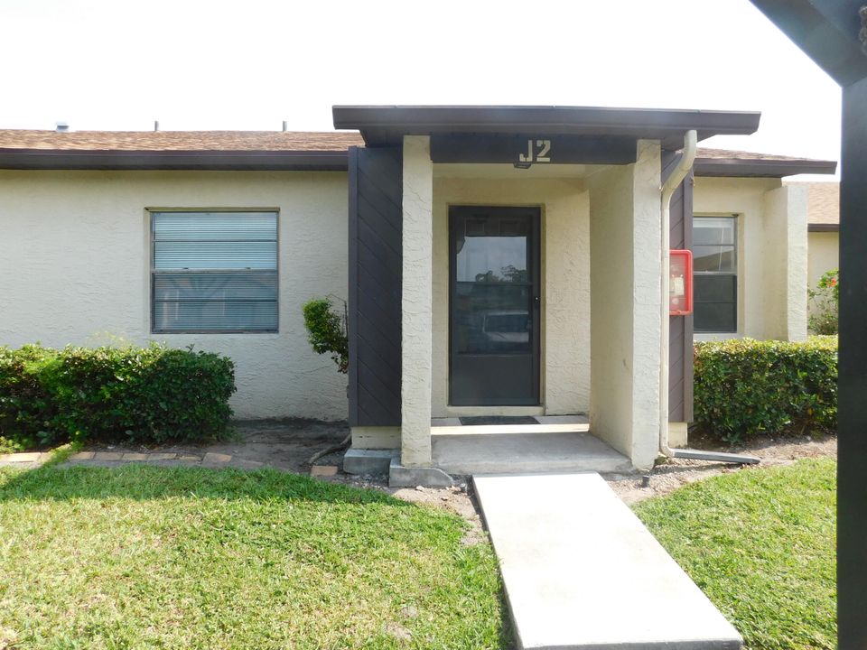 For Sale: $174,500 (2 beds, 2 baths, 1078 Square Feet)