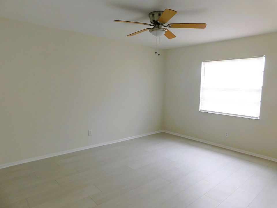 For Sale: $174,500 (2 beds, 2 baths, 1078 Square Feet)