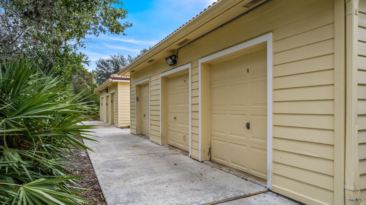For Sale: $229,000 (3 beds, 2 baths, 1949 Square Feet)