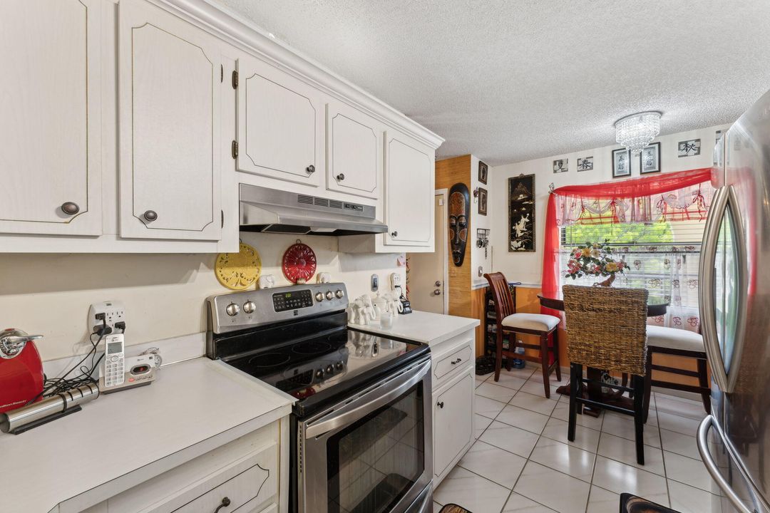 For Sale: $235,000 (2 beds, 2 baths, 1160 Square Feet)