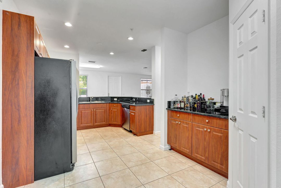 For Sale: $570,000 (3 beds, 3 baths, 1809 Square Feet)