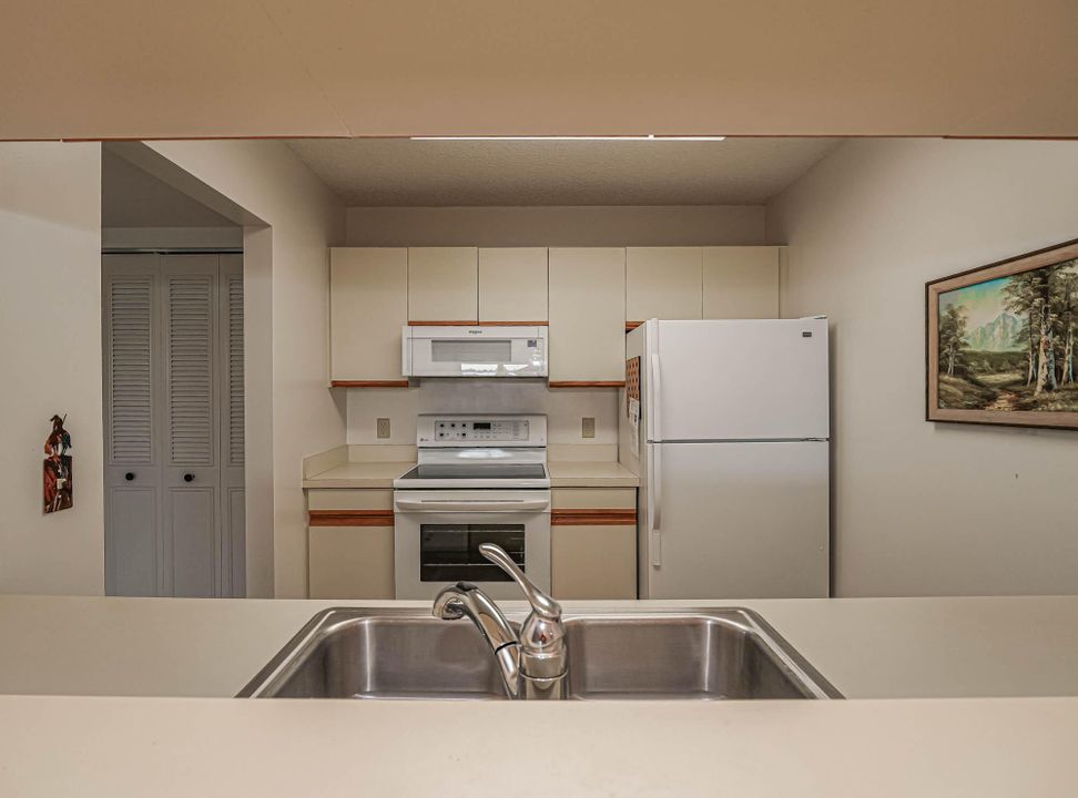 For Sale: $209,000 (2 beds, 2 baths, 1188 Square Feet)