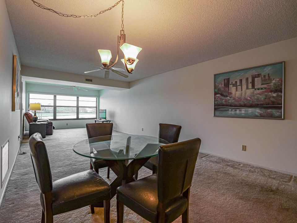 For Sale: $209,000 (2 beds, 2 baths, 1188 Square Feet)