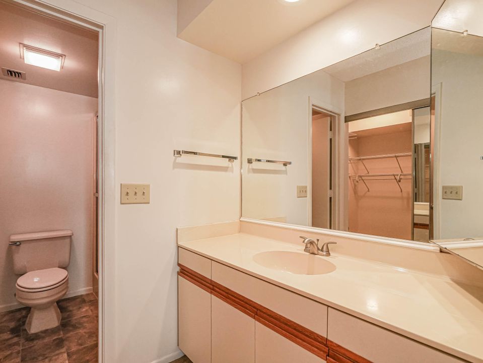 For Sale: $219,000 (2 beds, 2 baths, 1188 Square Feet)