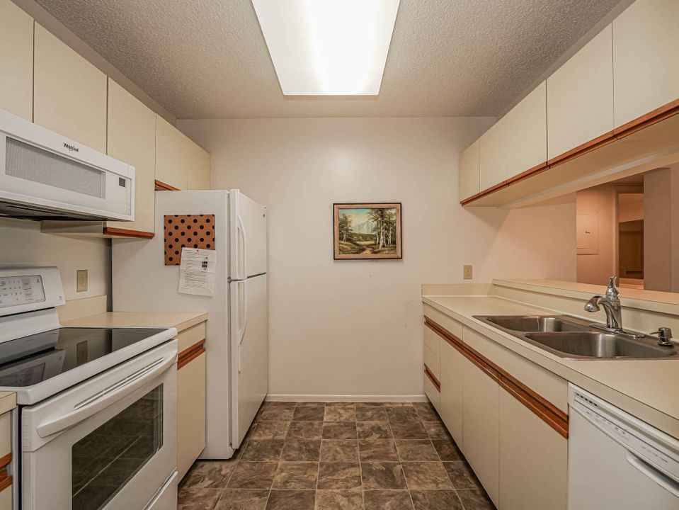 For Sale: $219,000 (2 beds, 2 baths, 1188 Square Feet)