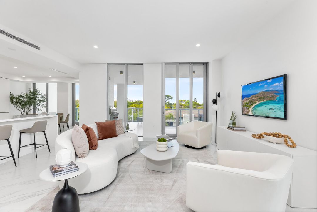 Active With Contract: $2,935,000 (3 beds, 3 baths, 2966 Square Feet)