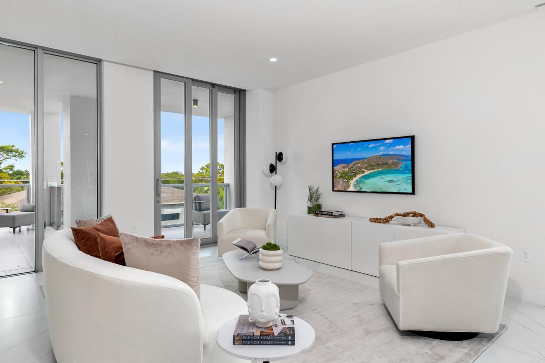 Active With Contract: $2,935,000 (3 beds, 3 baths, 2966 Square Feet)