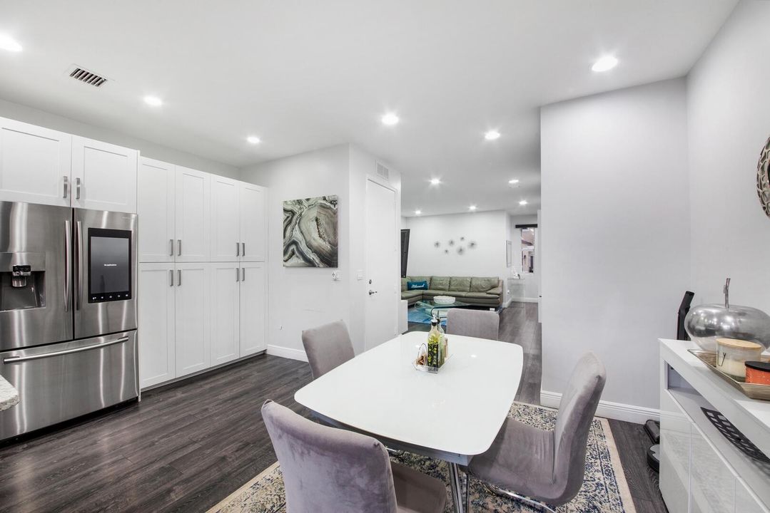Active With Contract: $3,200 (3 beds, 2 baths, 1316 Square Feet)