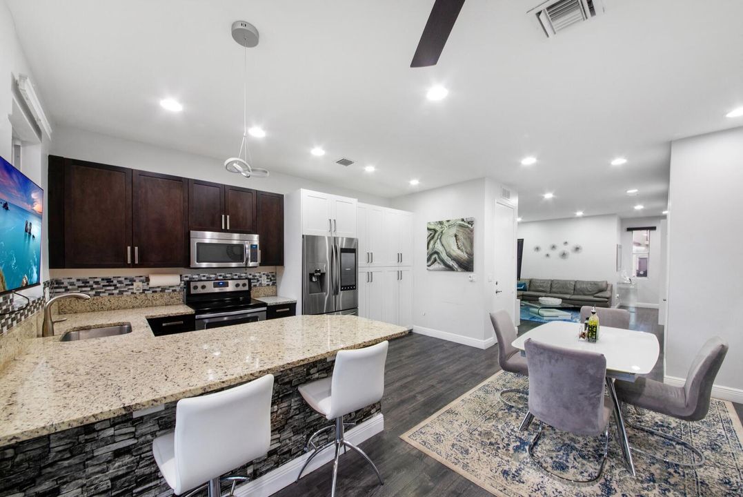 Active With Contract: $3,200 (3 beds, 2 baths, 1316 Square Feet)