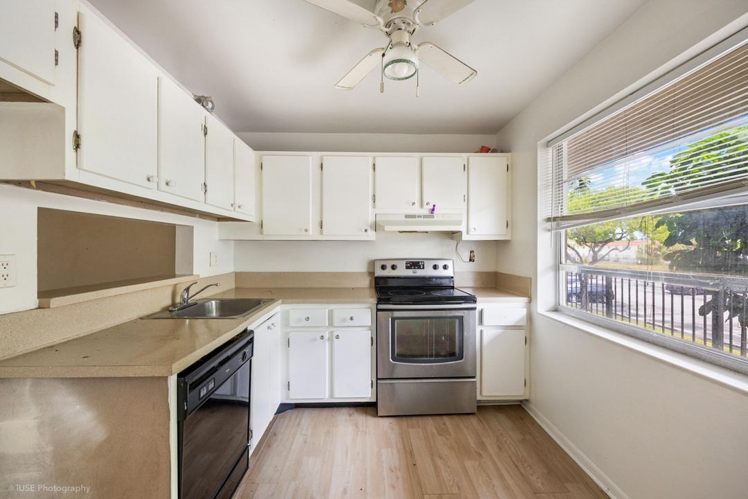 For Sale: $129,000 (1 beds, 1 baths, 721 Square Feet)