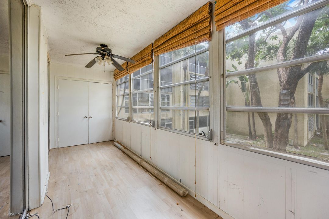 For Sale: $129,000 (1 beds, 1 baths, 721 Square Feet)