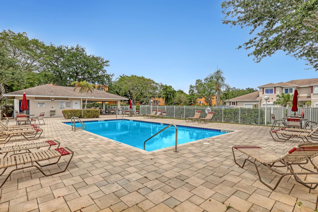 For Sale: $375,000 (2 beds, 2 baths, 1186 Square Feet)