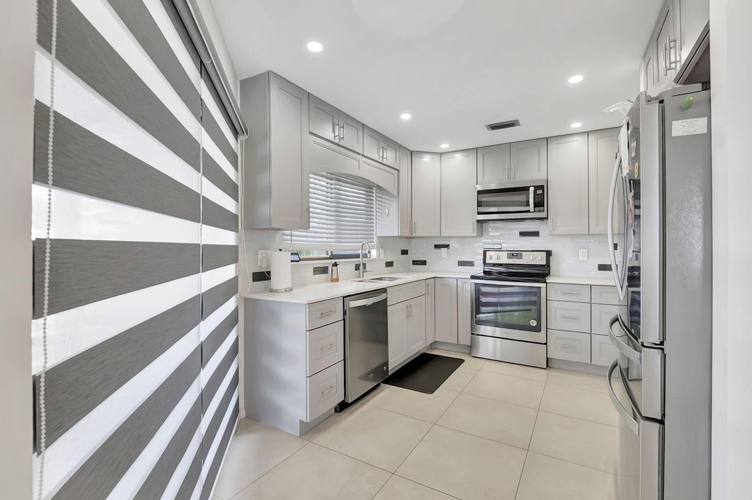 For Sale: $465,000 (2 beds, 2 baths, 1054 Square Feet)