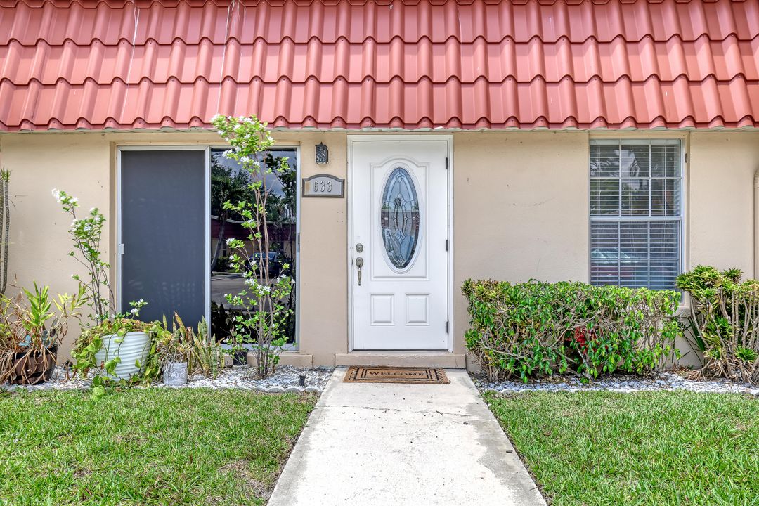 For Sale: $169,000 (2 beds, 2 baths, 941 Square Feet)