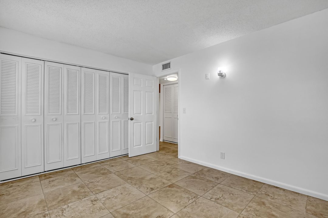 For Sale: $169,000 (2 beds, 2 baths, 941 Square Feet)