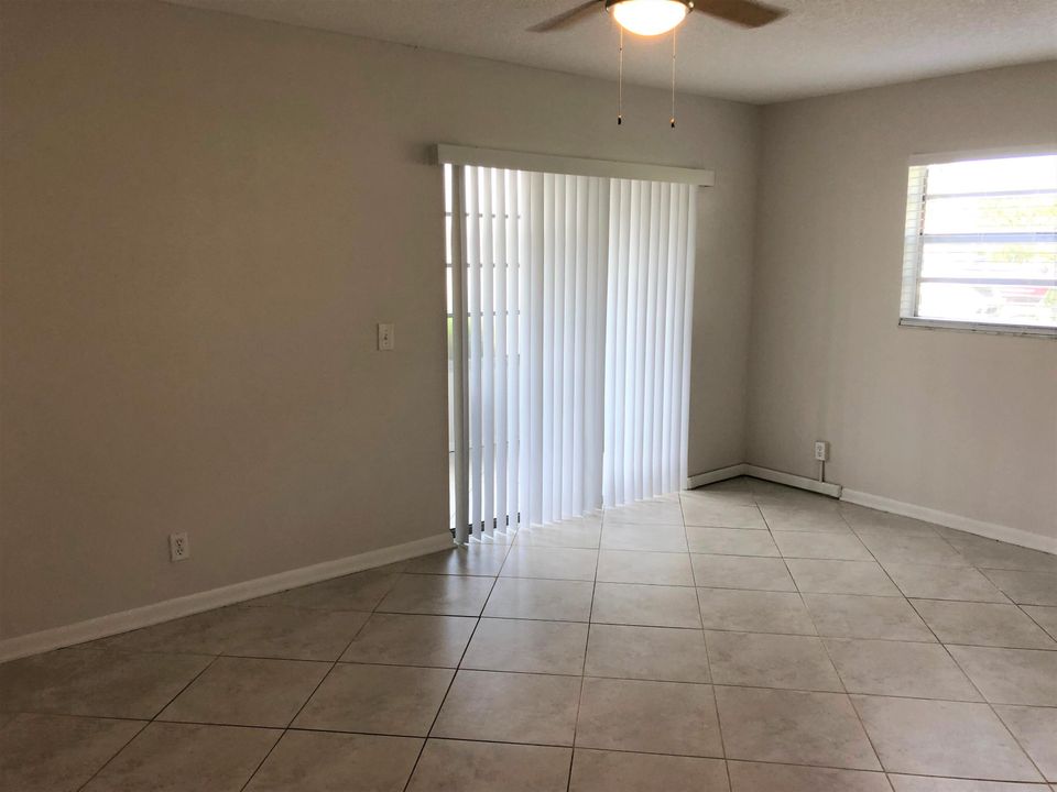 Active With Contract: $1,495 (1 beds, 1 baths, 760 Square Feet)