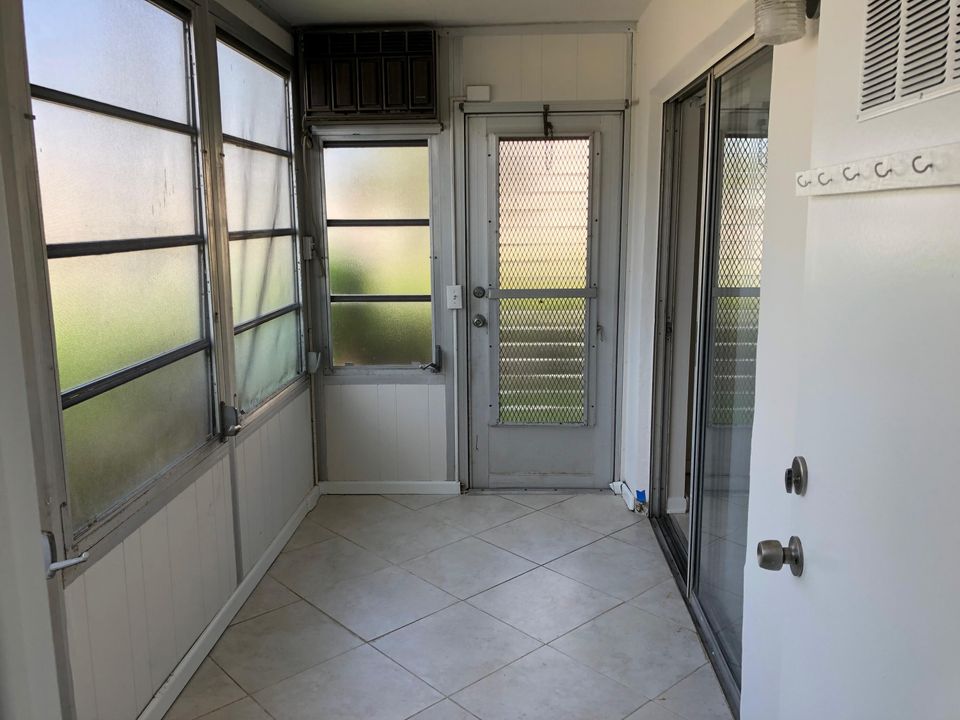 Active With Contract: $1,495 (1 beds, 1 baths, 760 Square Feet)