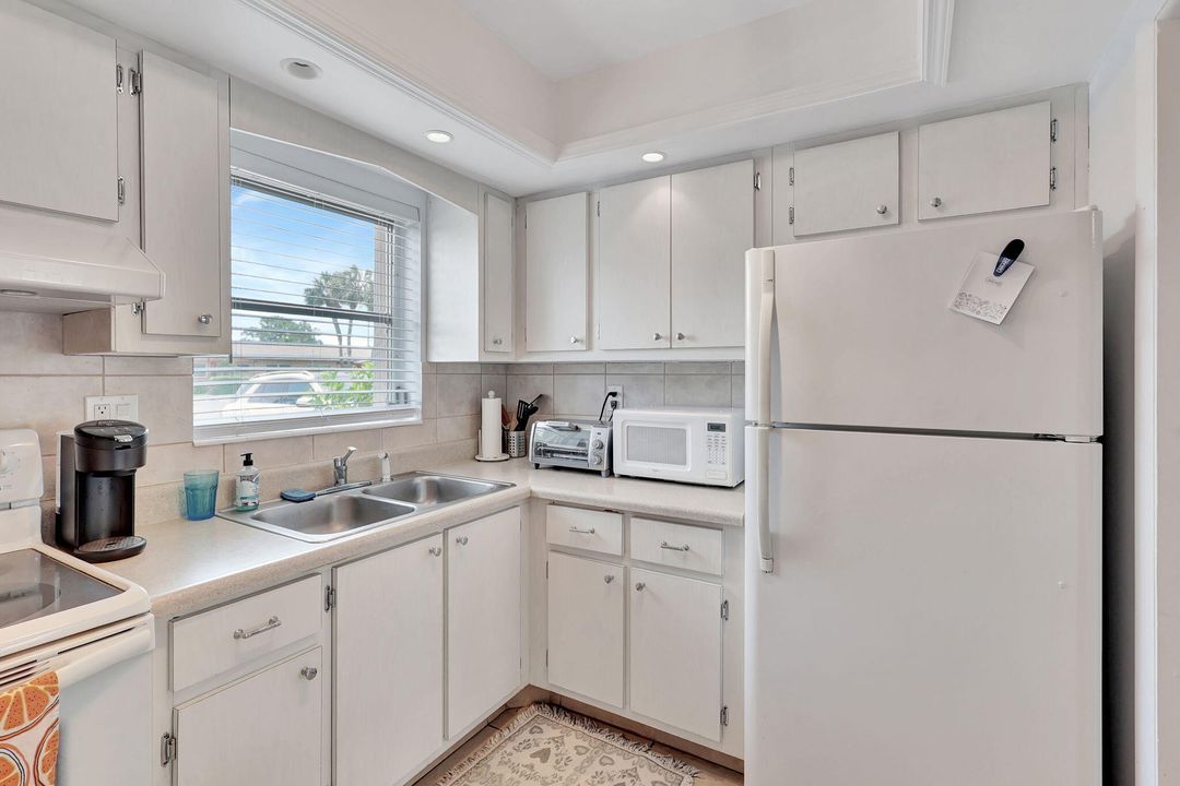 Active With Contract: $99,500 (1 beds, 1 baths, 612 Square Feet)