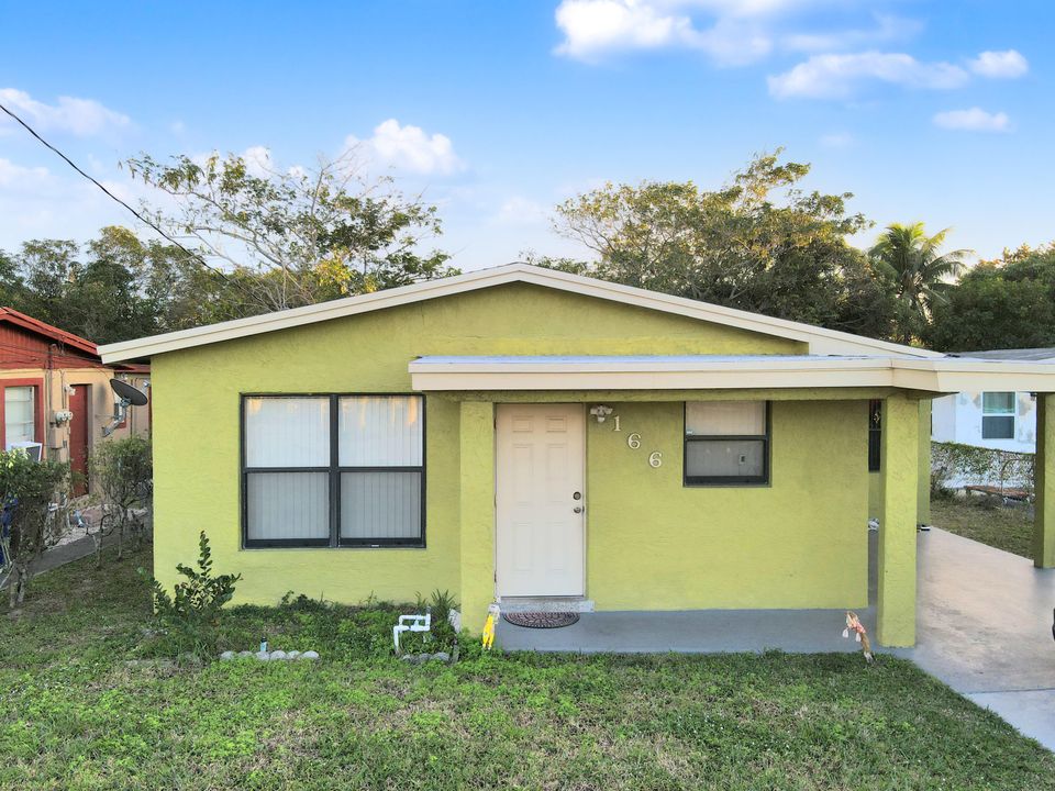 For Sale: $399,000 (3 beds, 1 baths, 1199 Square Feet)