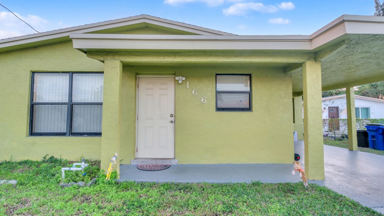 For Sale: $399,000 (3 beds, 1 baths, 1199 Square Feet)