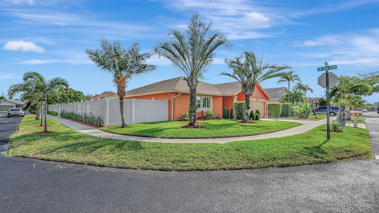 Active With Contract: $724,900 (4 beds, 2 baths, 2091 Square Feet)