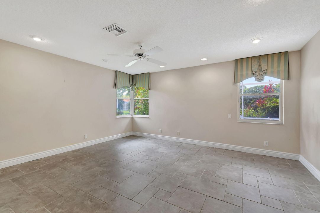 For Sale: $369,900 (3 beds, 2 baths, 1722 Square Feet)