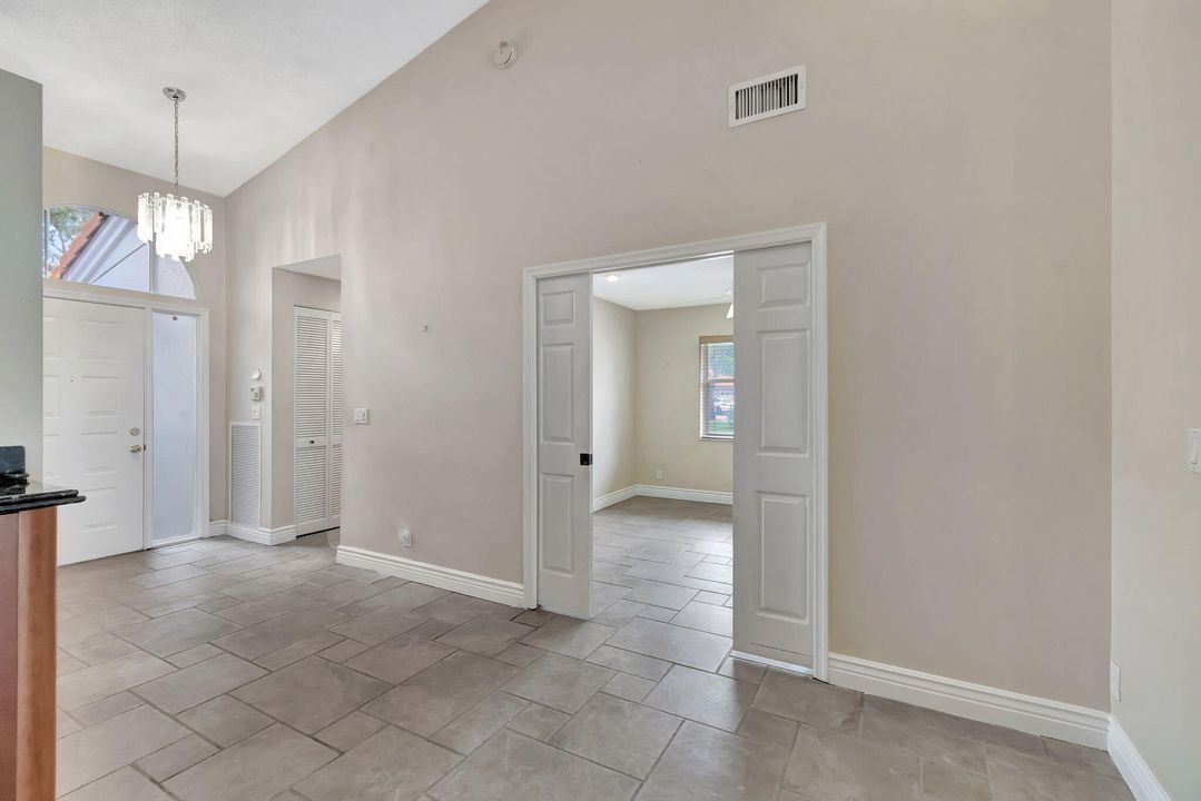 For Sale: $369,900 (3 beds, 2 baths, 1722 Square Feet)