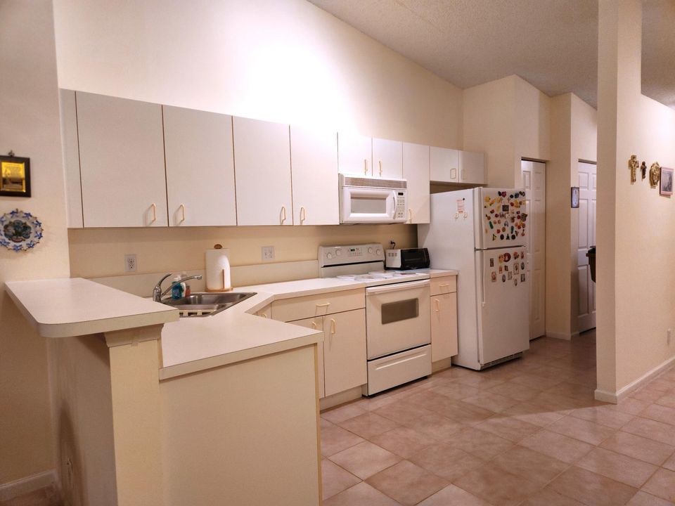 For Rent: $2,600 (2 beds, 2 baths, 1126 Square Feet)