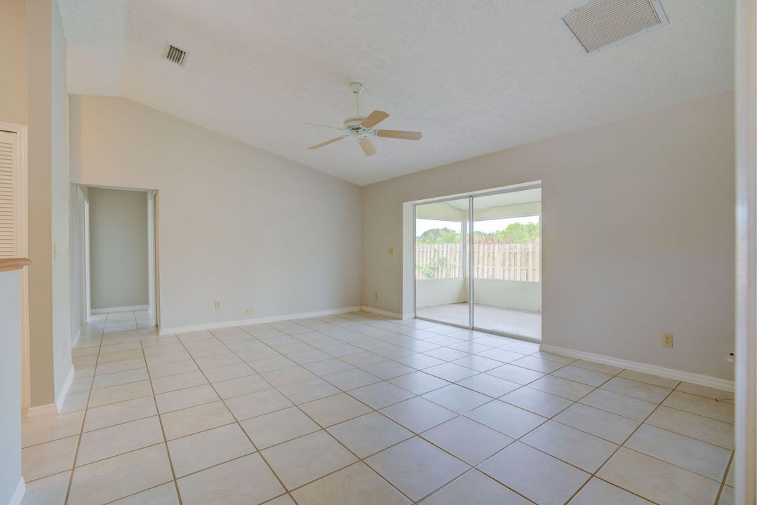 For Sale: $425,000 (3 beds, 2 baths, 1353 Square Feet)