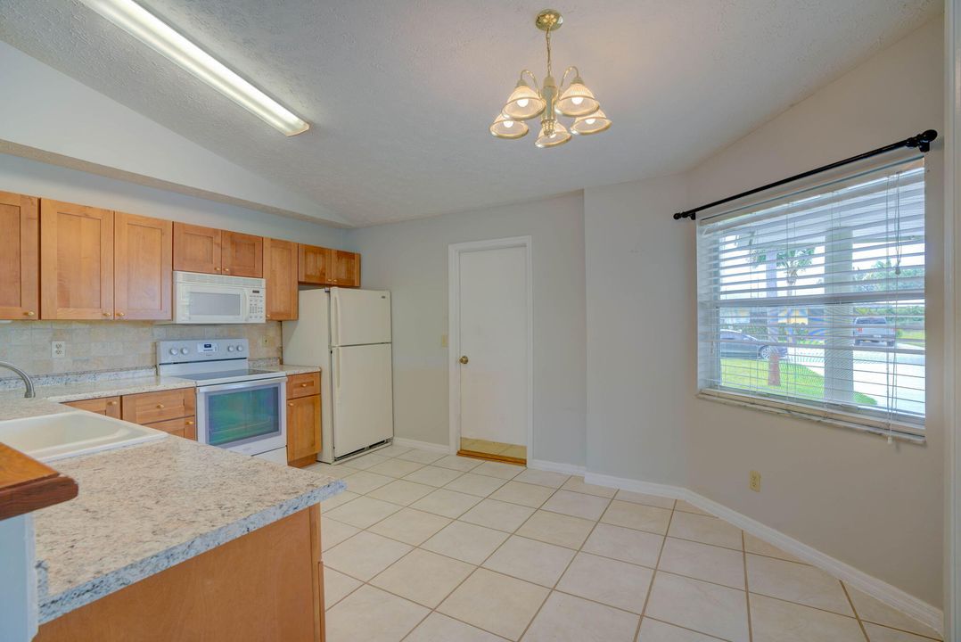 For Sale: $425,000 (3 beds, 2 baths, 1353 Square Feet)