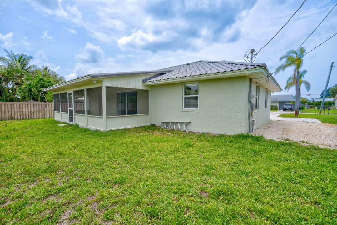 For Sale: $425,000 (3 beds, 2 baths, 1353 Square Feet)