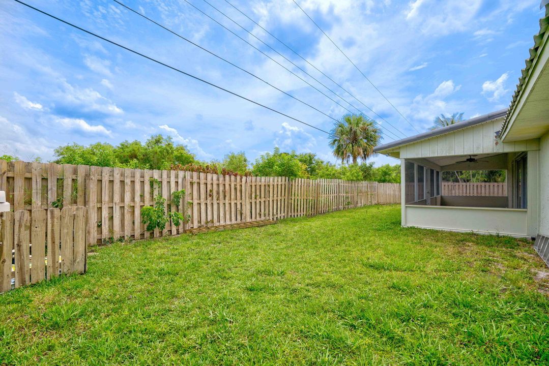 For Sale: $425,000 (3 beds, 2 baths, 1353 Square Feet)