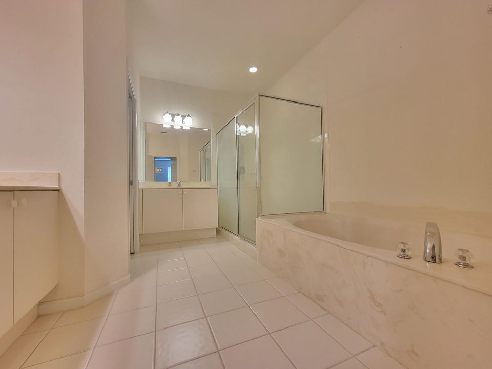 Active With Contract: $2,550 (2 beds, 2 baths, 1862 Square Feet)