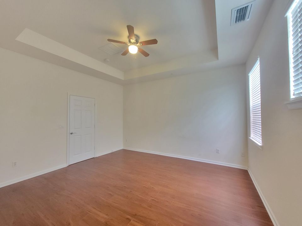 Active With Contract: $2,550 (2 beds, 2 baths, 1862 Square Feet)