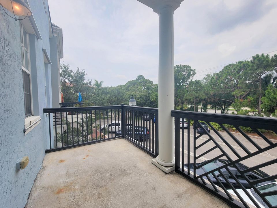 Active With Contract: $2,550 (2 beds, 2 baths, 1862 Square Feet)