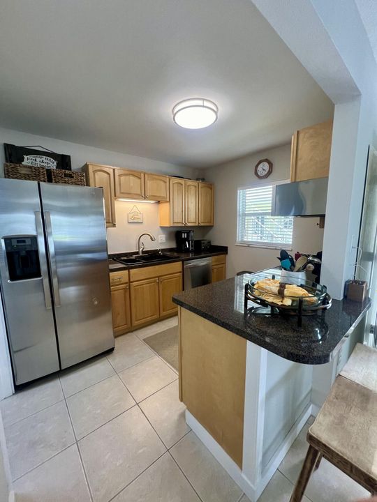 For Sale: $220,000 (1 beds, 1 baths, 752 Square Feet)