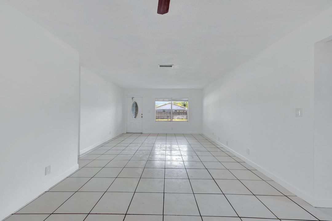 Active With Contract: $3,000 (3 beds, 2 baths, 1116 Square Feet)