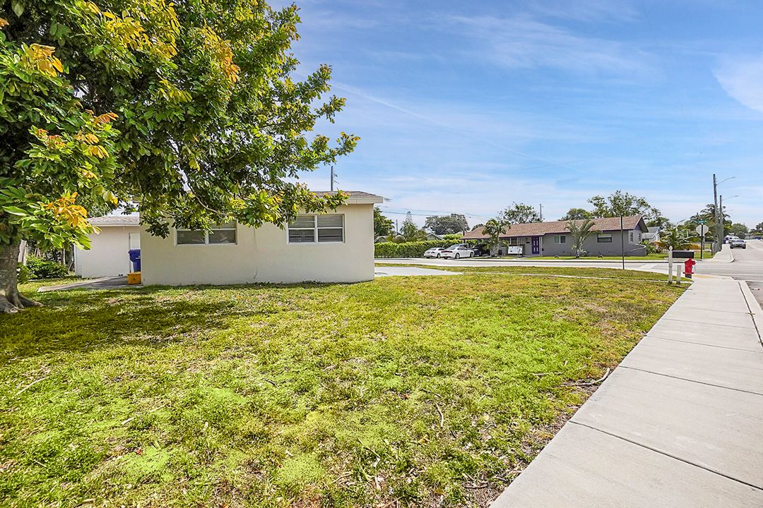 Active With Contract: $359,900 (3 beds, 2 baths, 1419 Square Feet)