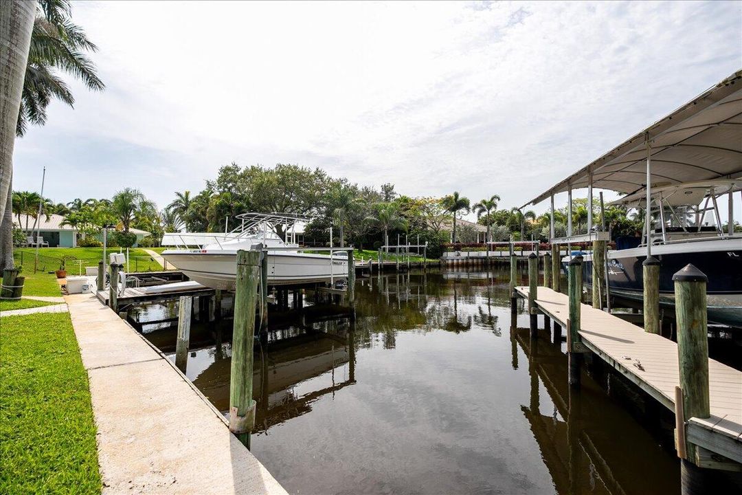 For Sale: $1,299,000 (3 beds, 2 baths, 1592 Square Feet)