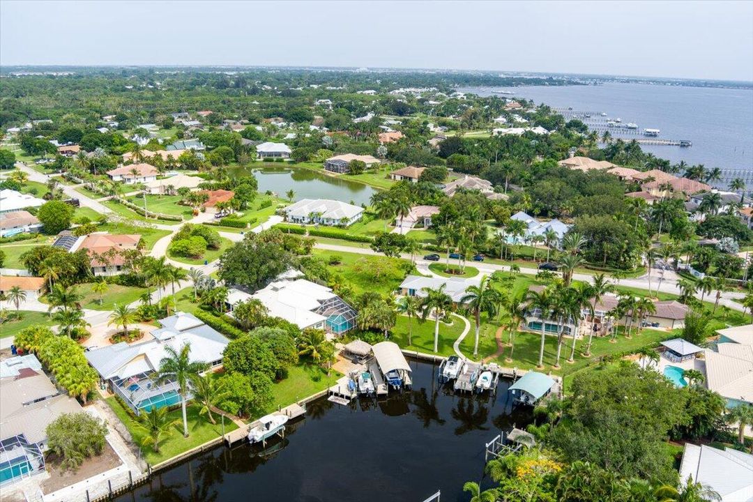 For Sale: $1,299,000 (3 beds, 2 baths, 1592 Square Feet)