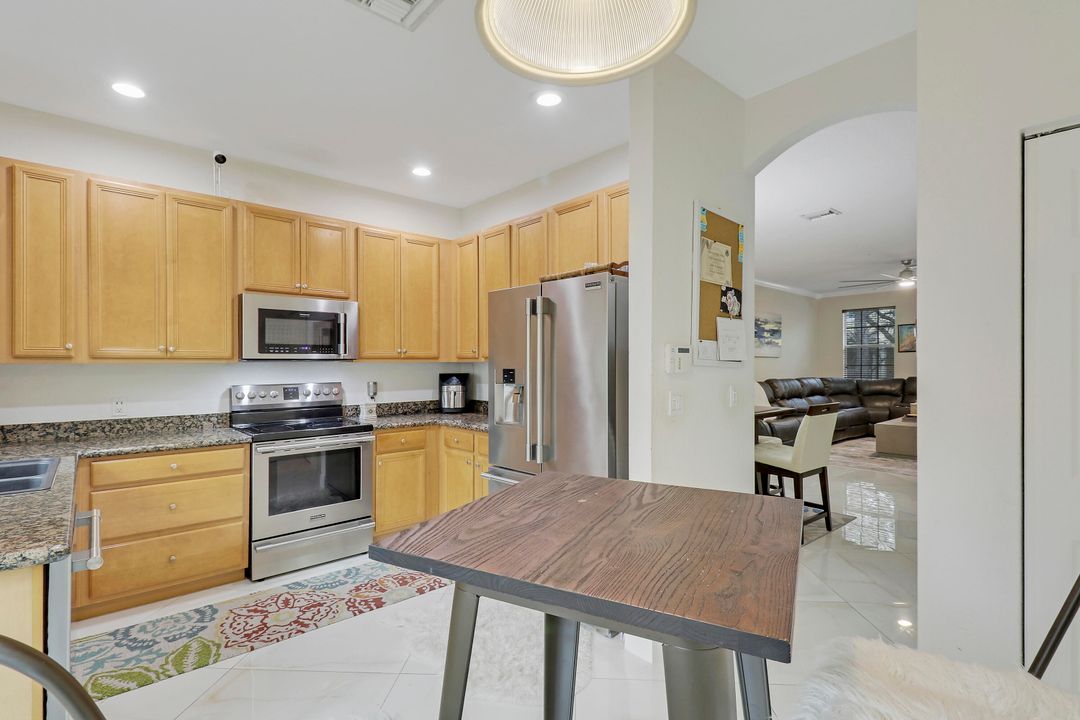 Active With Contract: $3,500 (3 beds, 2 baths, 1668 Square Feet)