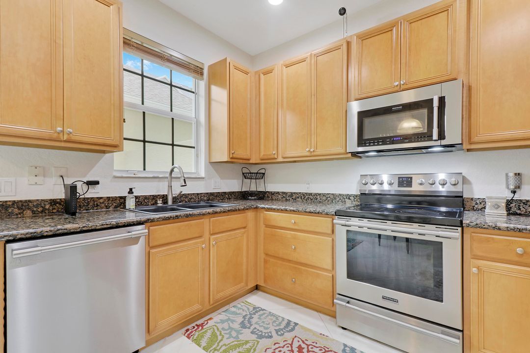 Active With Contract: $3,500 (3 beds, 2 baths, 1668 Square Feet)