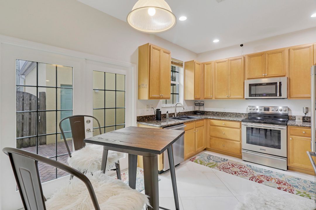 Active With Contract: $3,500 (3 beds, 2 baths, 1668 Square Feet)