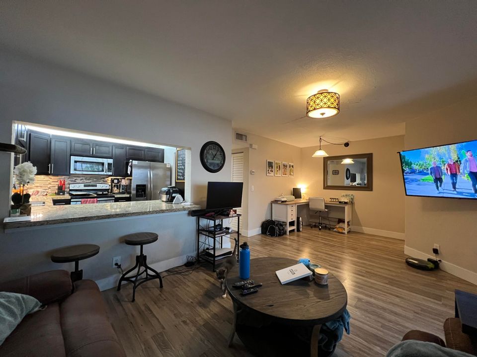 For Sale: $339,000 (2 beds, 2 baths, 1150 Square Feet)
