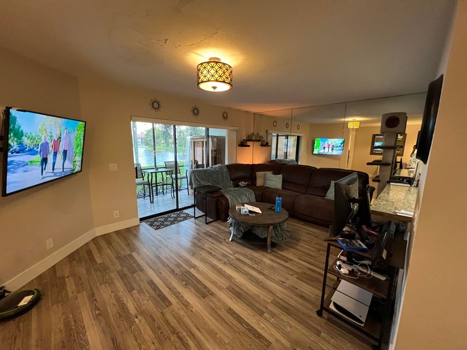For Sale: $339,000 (2 beds, 2 baths, 1150 Square Feet)