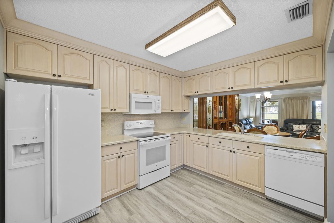 For Sale: $549,900 (2 beds, 2 baths, 1464 Square Feet)